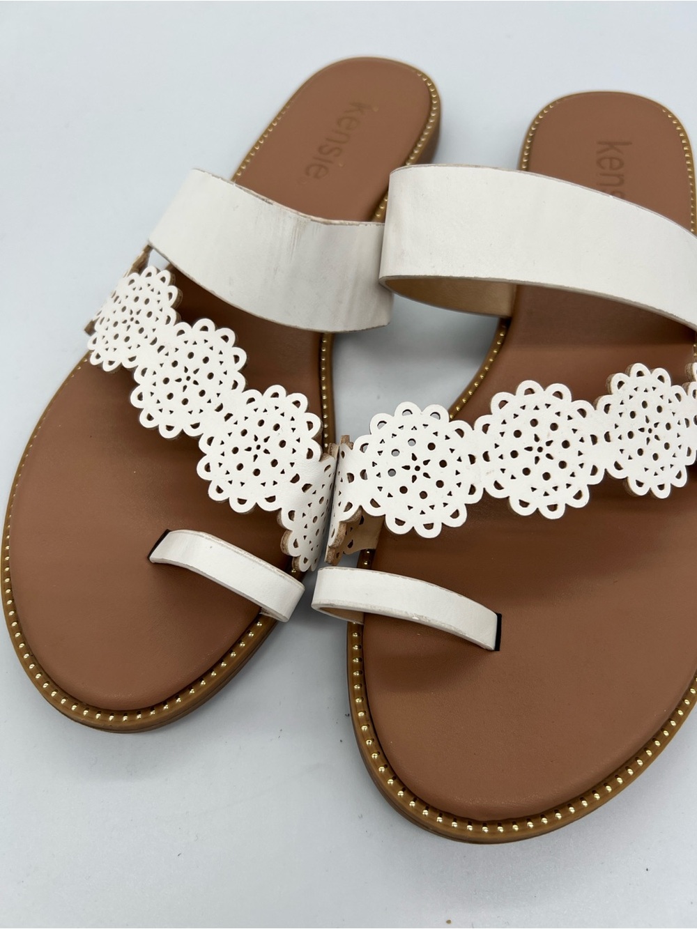 kensie White Floral Laser-Cut Toe-Loop Slide Sandals - Picture 2 of 4